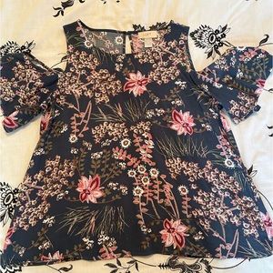 Floral open shoulder short sleeve blouse